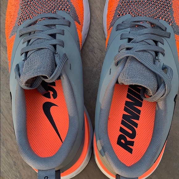 Nike Women’s Odyssey React 2 Flyknit, NIB - Picture 5 of 12